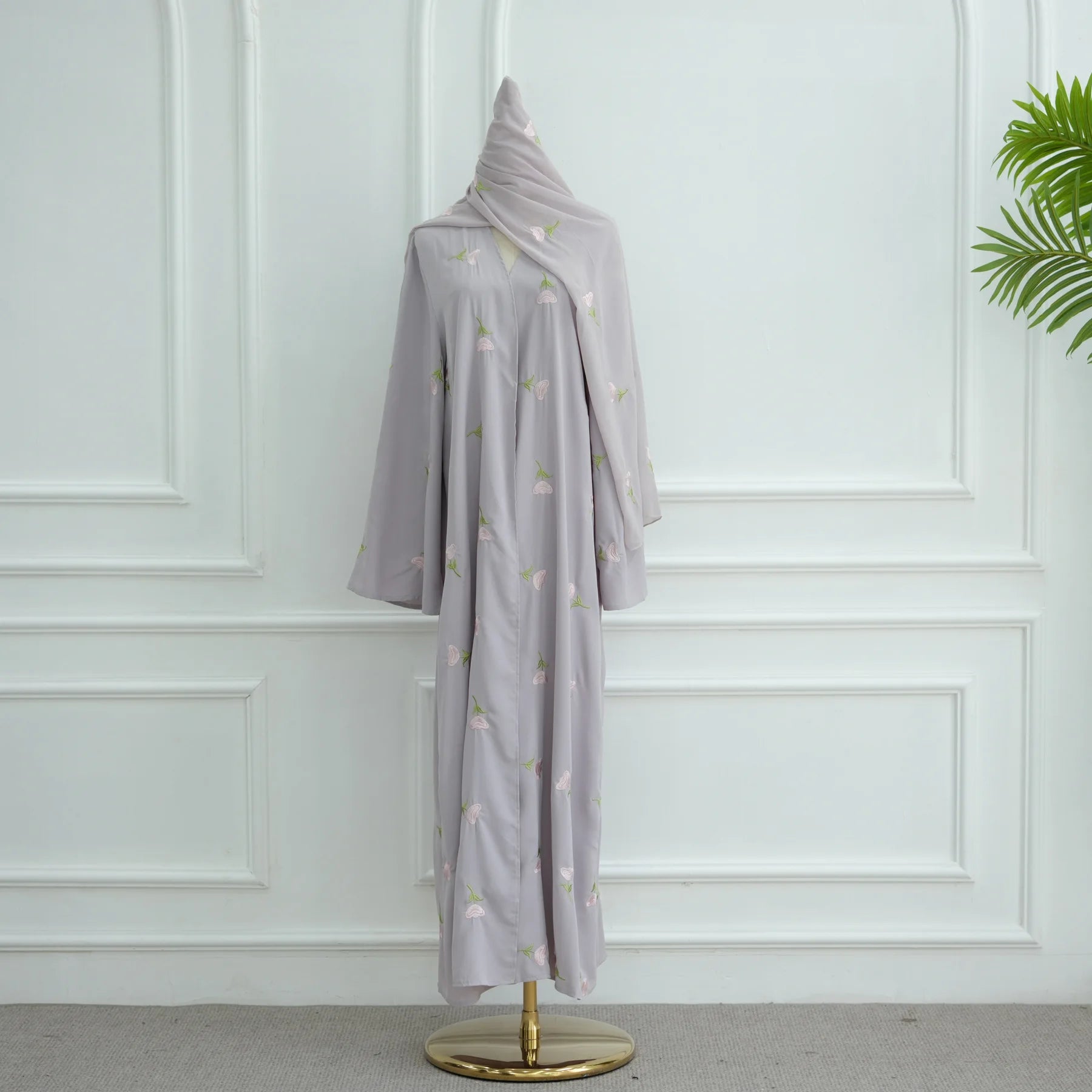 The Maison Brodée - Gray (With Hijab) - S